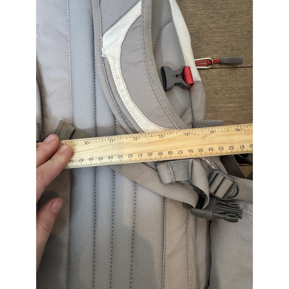 The North Face Recon Backpack Gray White Laptop Daypack Mesh Pockets Chest Strap - Picture 10 of 10
